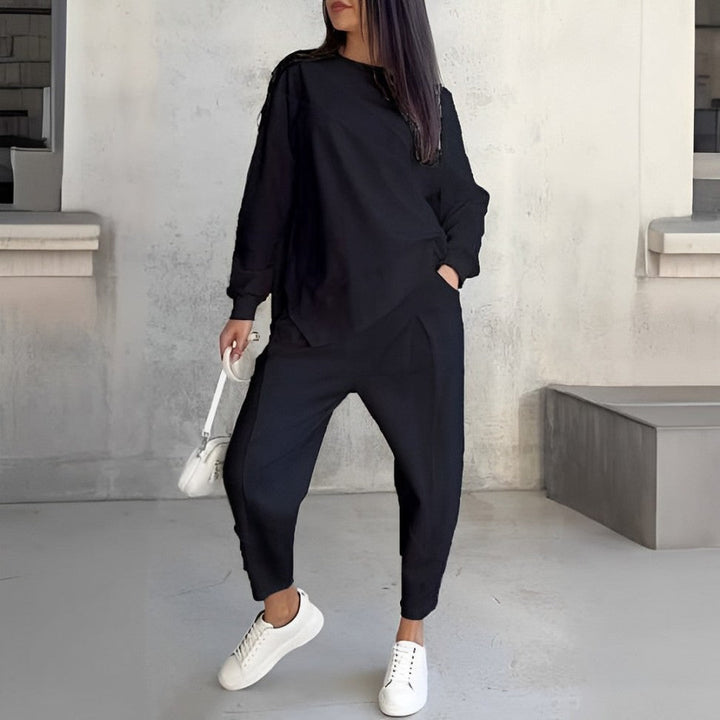 Ensemble de vêtements élégants pour femme avec un look sweat à capuche