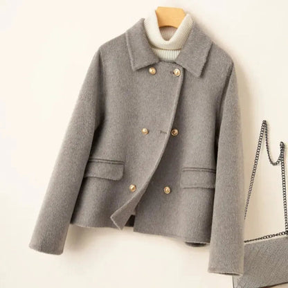 Manteau élégant en laine, col Claudine, boutons luxueux