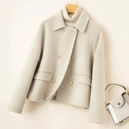 Manteau élégant en laine, col Claudine, boutons luxueux