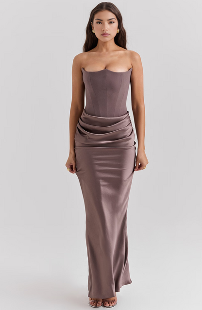 Élégante robe longue pour invitée de mariage