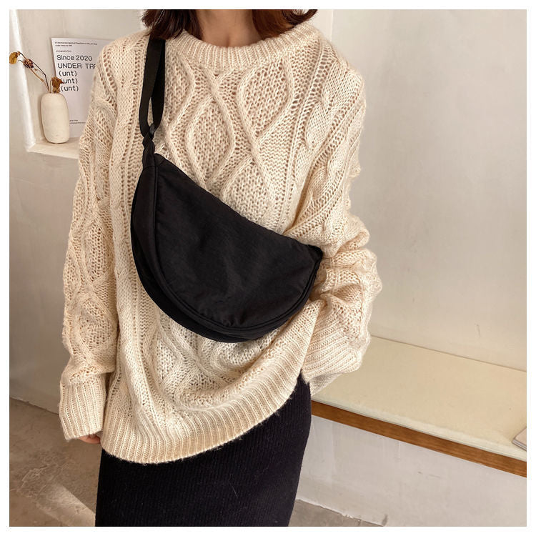Robes demi-lune tressées simples et élégantes