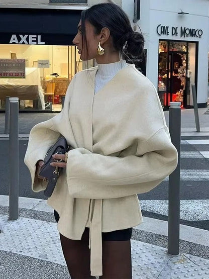 Veste élégante à lacets avec ceinture réglable