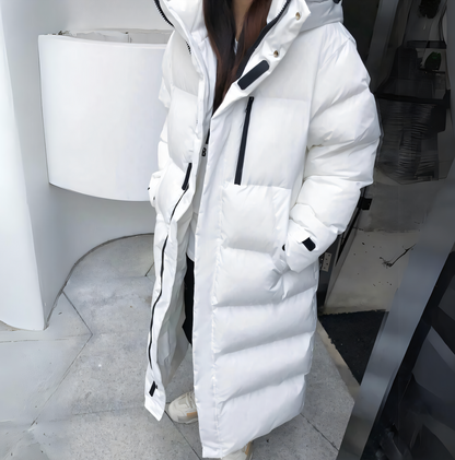 Longue doudoune beige chaude et élégante pour l'hiver