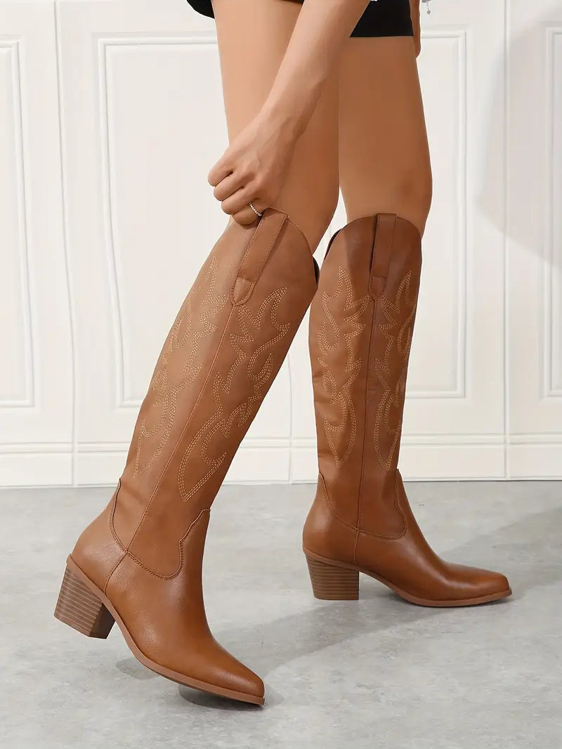 Bottes de cowboy stylées avec broderie