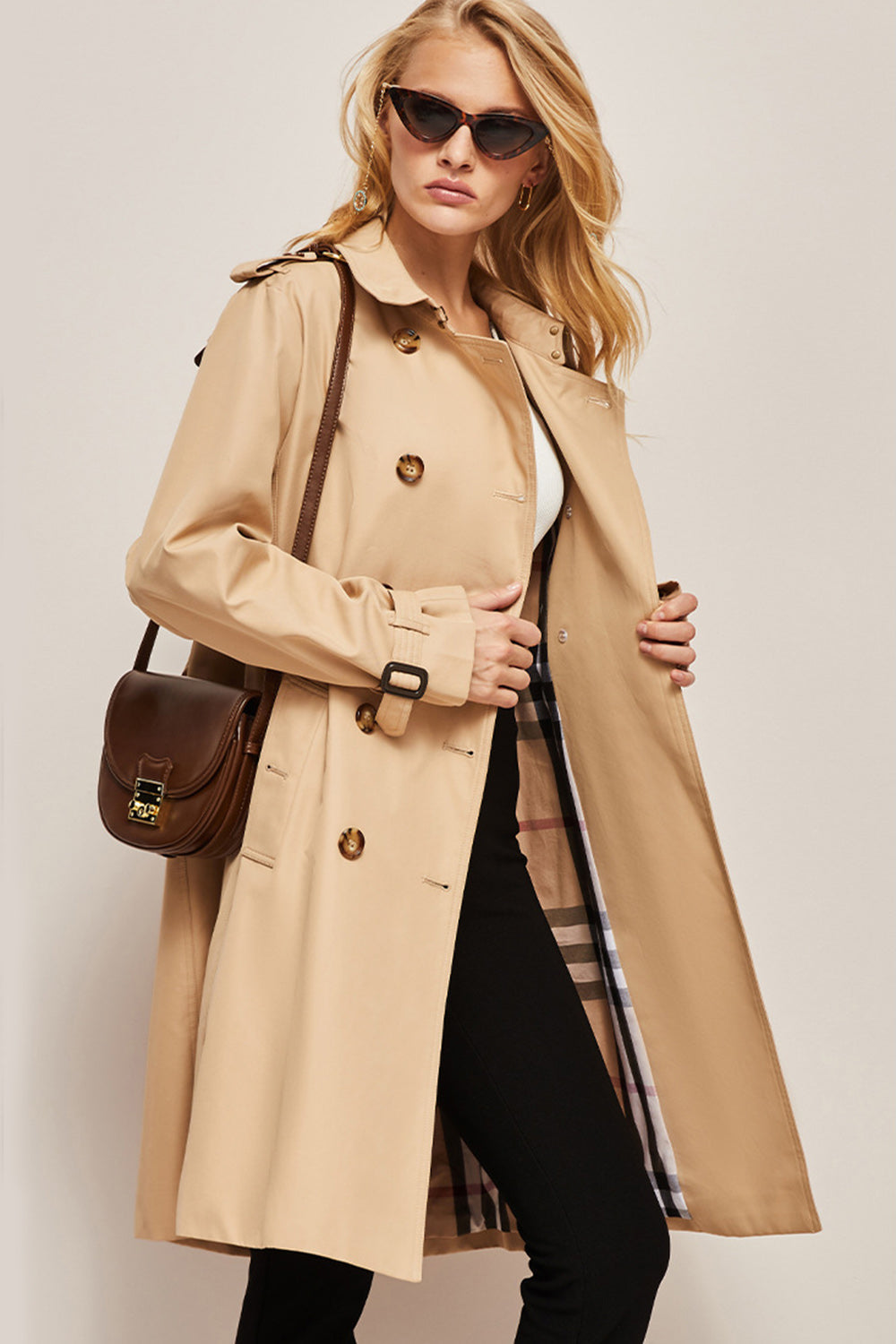 Manteau long élégant pour femme avec ceinture