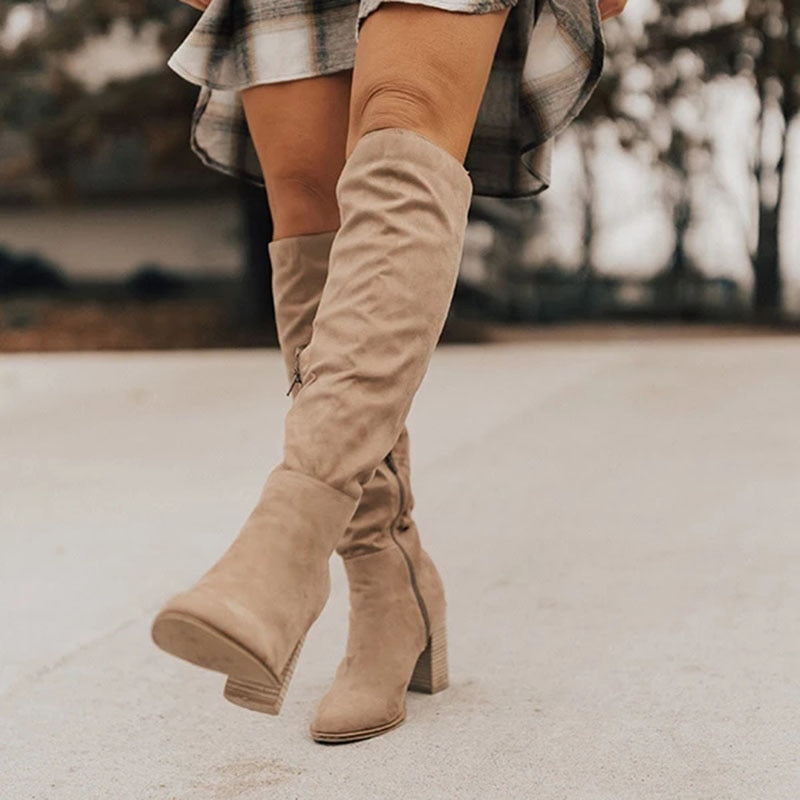 Bottes élégantes et fines pour femmes