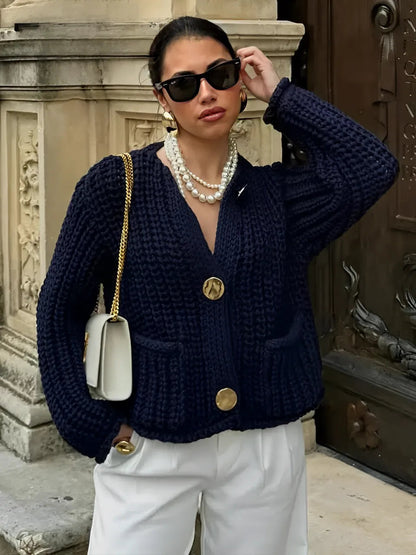 Gilet long élégant pour femme avec boutons dorés