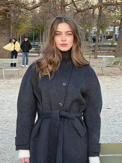Manteau d'hiver court pour femme avec col montant et ceinture
