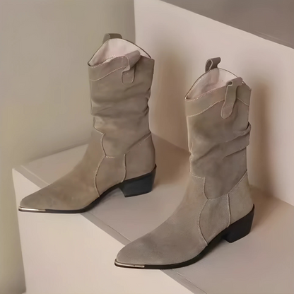 Bottes élégantes en daim longueur cheville avec détail métallique