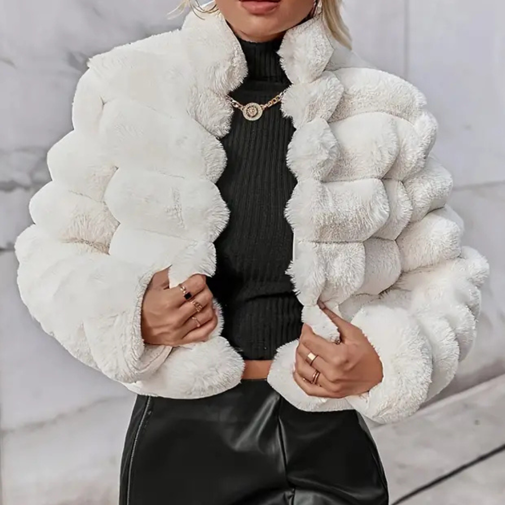 Élégant manteau d'hiver en fourrure pour femme, design de luxe