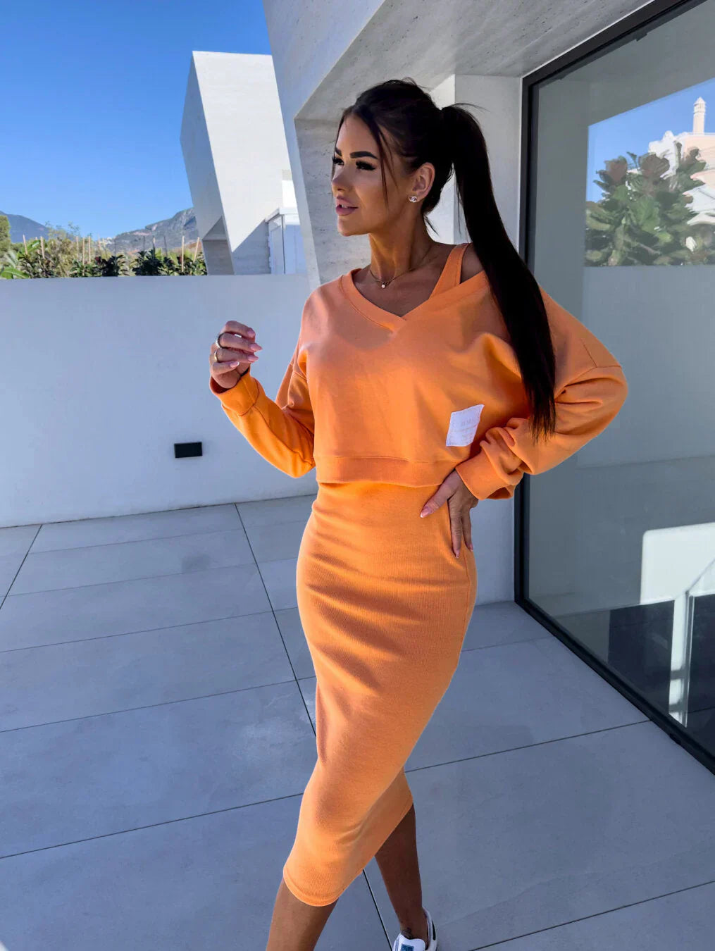 Stylisches Frauenkleid Modern Chic - IdealeKleiden