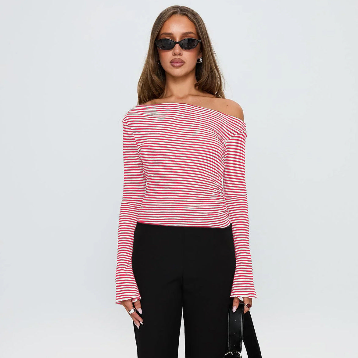 Haut asymétrique à pois pour femme - design moderne