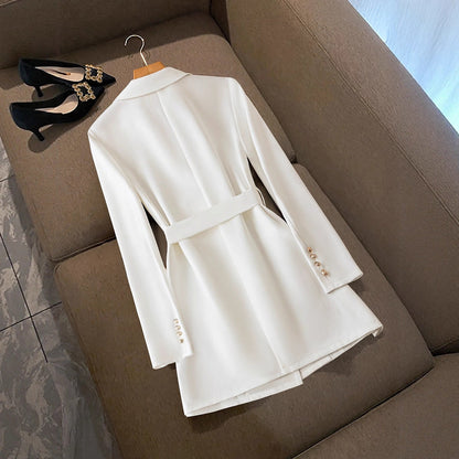Elegantes Blazer-Kleid Mit Taillenschnitt - IdealeKleiden