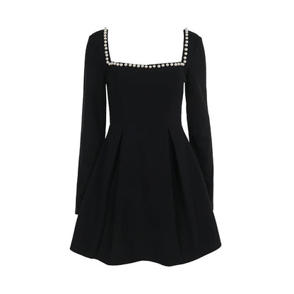 Robe de cocktail élégante pour femme avec décolleté perlé