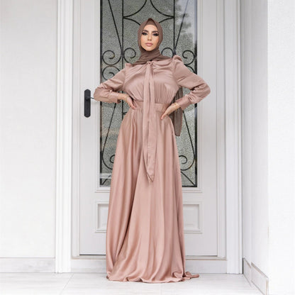 Élégante robe longue pour femme avec manches amples et ceinture fine à la taille