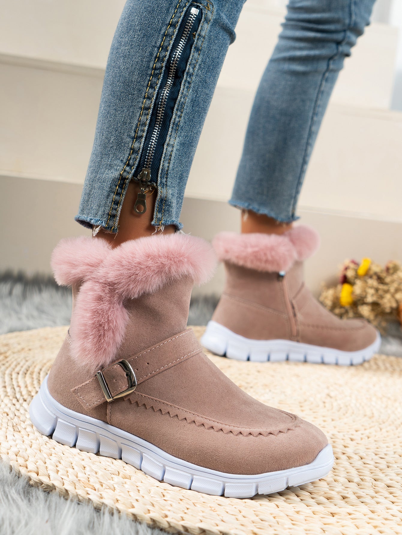 Bottes d'hiver pour femmes Doublure douce en fausse fourrure Design élégant