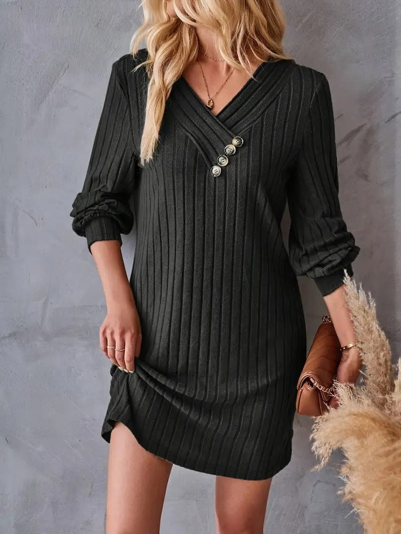 Robe fourreau élégante pour femme avec décolleté en V et boutons décoratifs