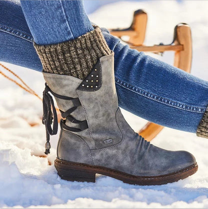 Bottines en daim marron à lacets plates