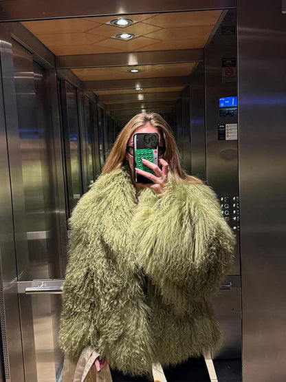 Veste femme oversize en fausse fourrure volumineuse et chic