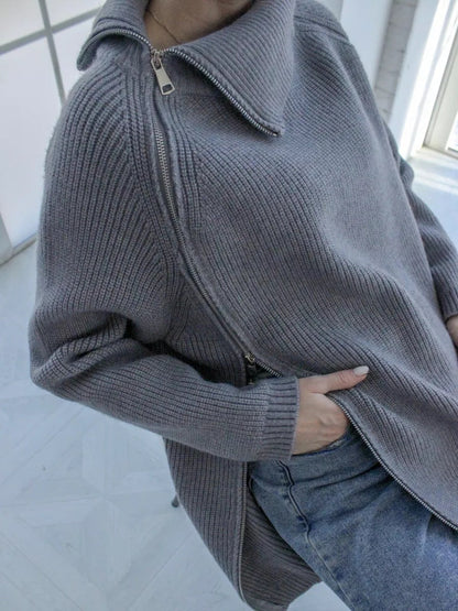 Robe oversize en tricot côtelé asymétrique à grand col