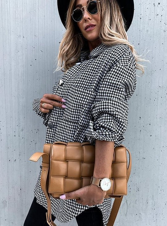 Manteau en laine oversize à carreaux avec fermeture boutonnée