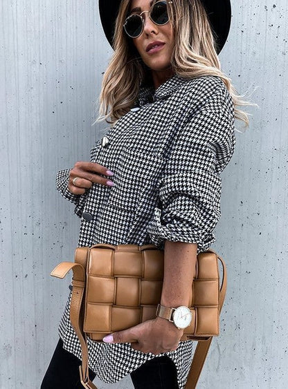 Manteau en laine oversize à carreaux avec fermeture boutonnée