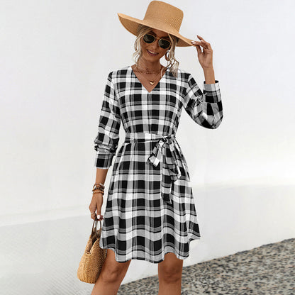 Robe à carreaux pour femme avec ceinture taille moderne et chic
