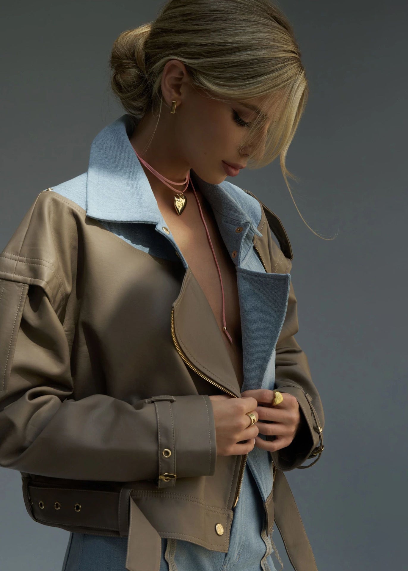 Blouson en cuir bicolore stylé et moderne