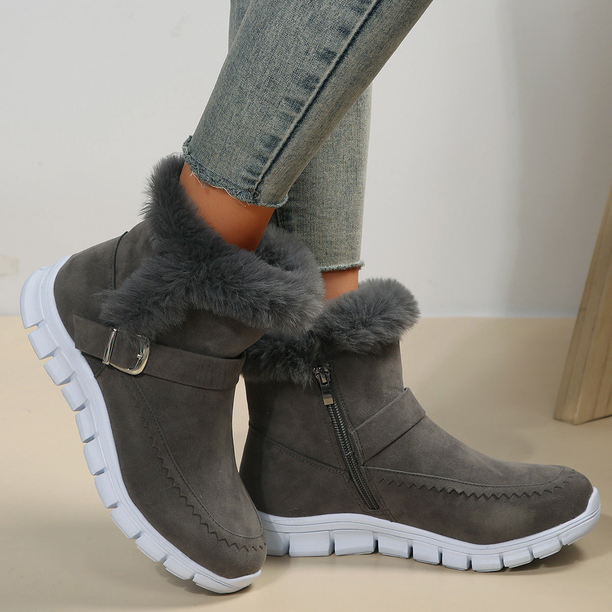 Bottes d'hiver pour femmes Doublure douce en fausse fourrure Design élégant