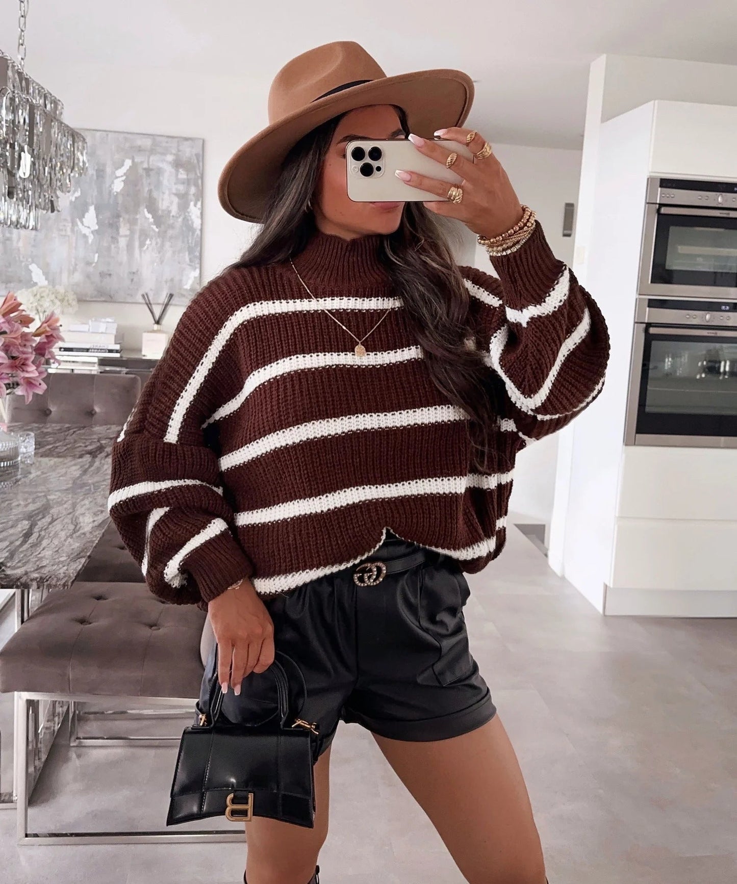 Pull oversize femme rayé col roulé moderne