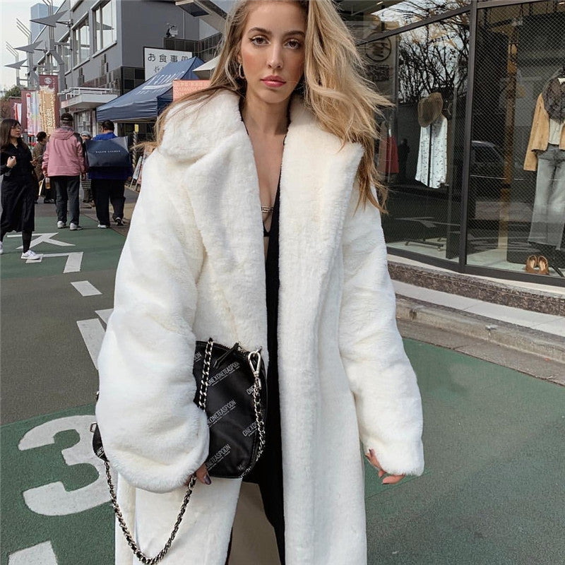 Parka surdimensionné en fausse fourrure avec capuche et détail texturé pour femme