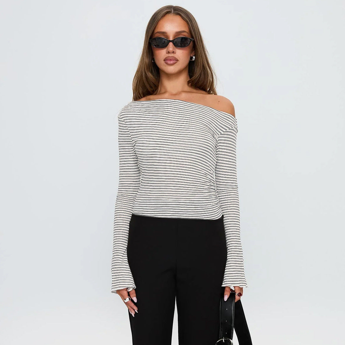 Haut asymétrique à pois pour femme - design moderne