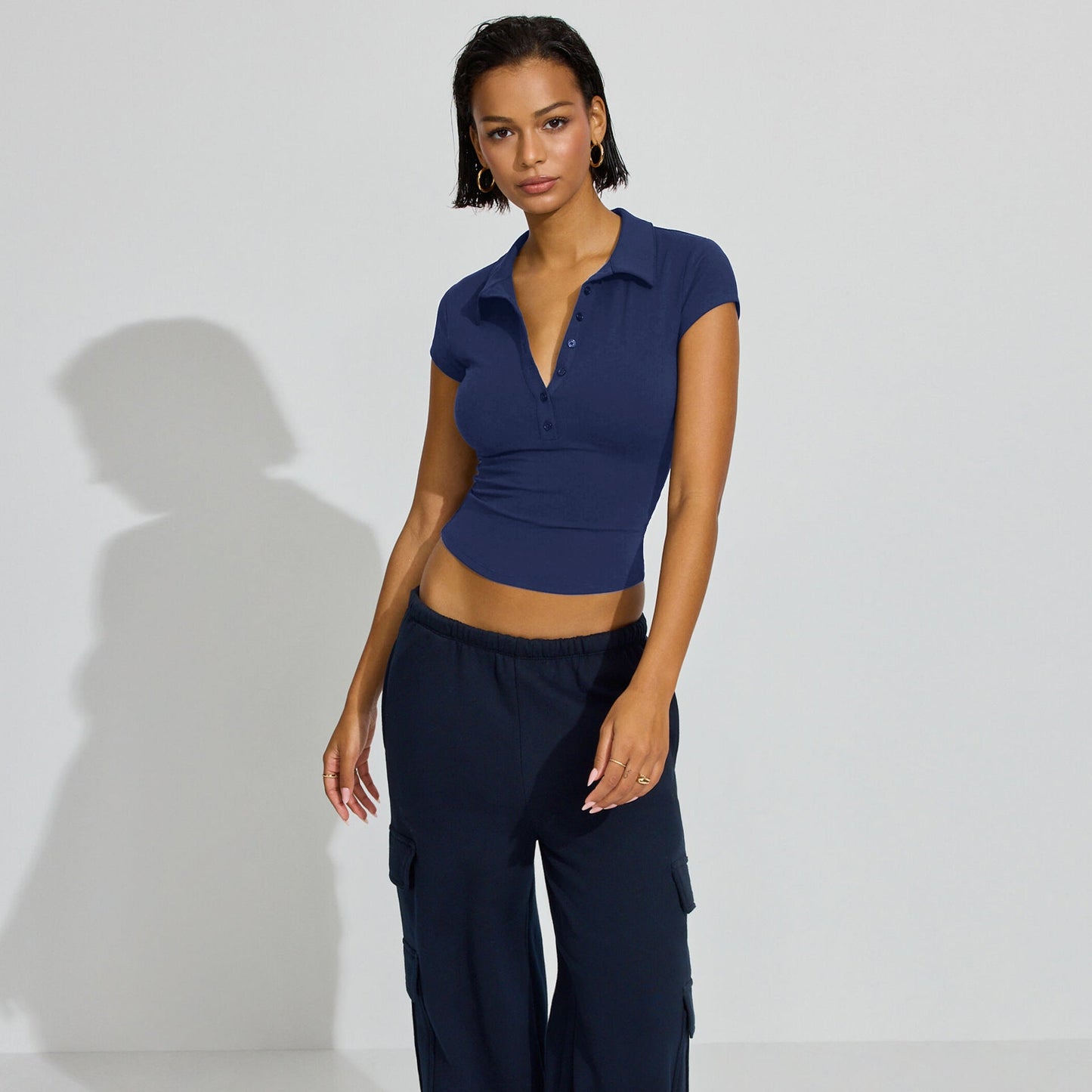 Polo pour femme, court, moderne, à boutons