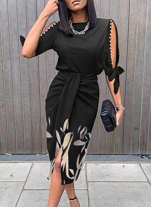 Robe élégante pour femme avec ceinture et décolleté
