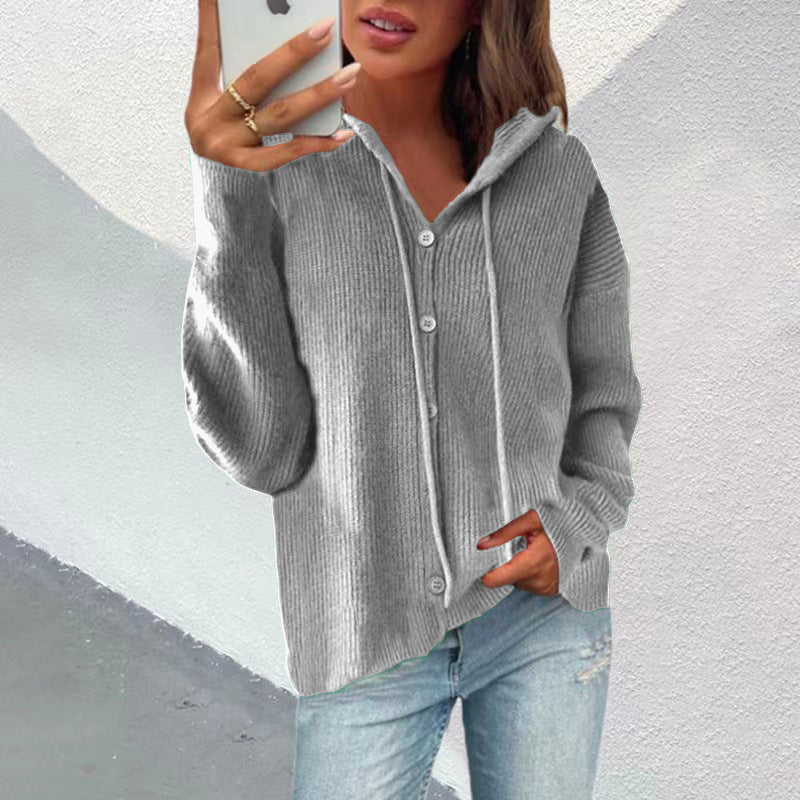 Cardigan femme à capuche et boutonnage élégant