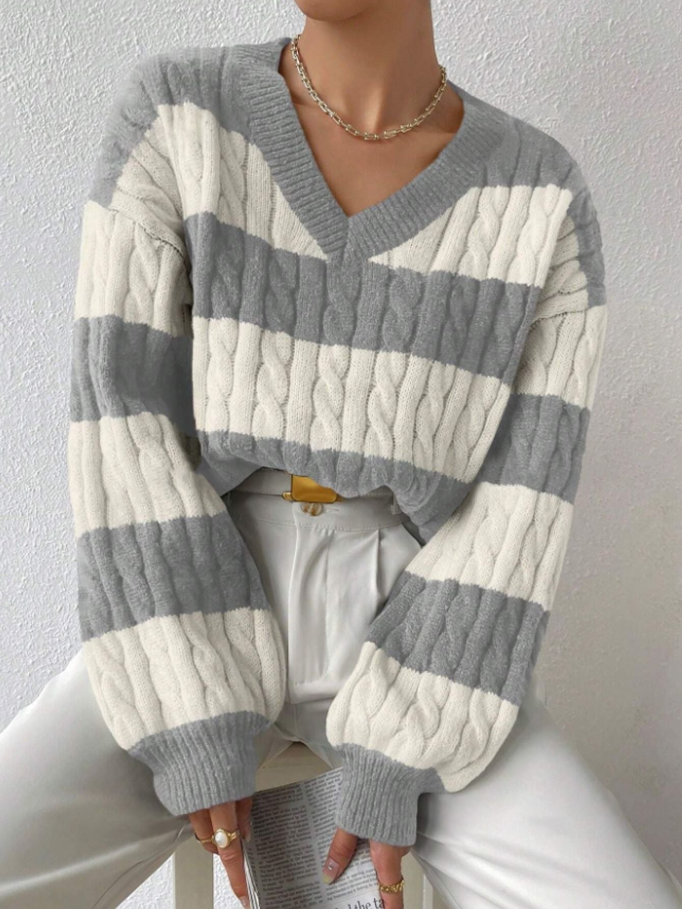 Pull en tricot pour femme col en V manches longues design élégant