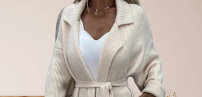 Cardigan élégant pour femme avec ceinture et revers larges