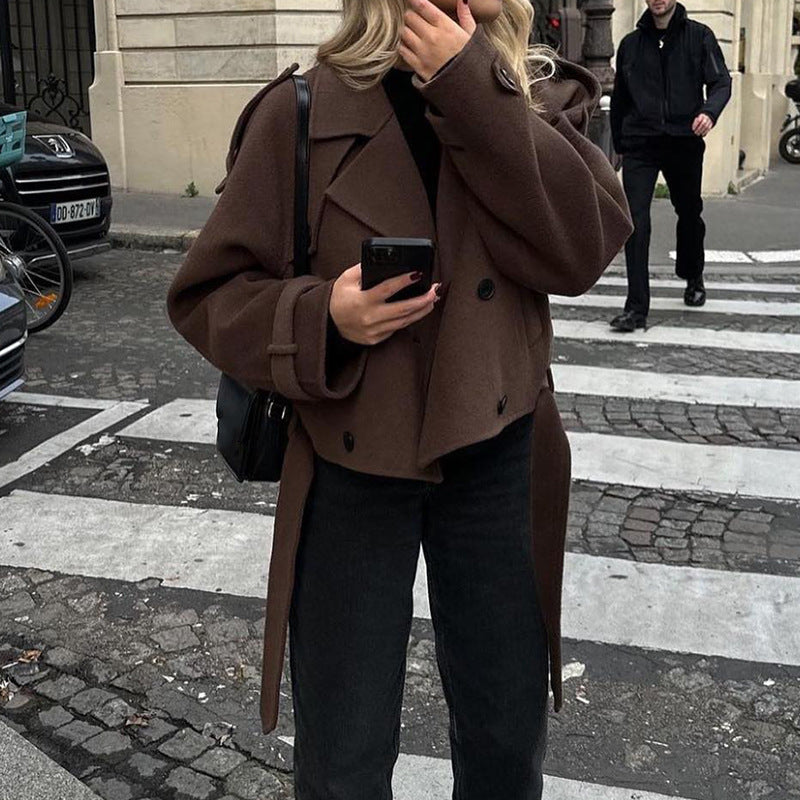 Manteau court élégant pour femme, coupe cintrée