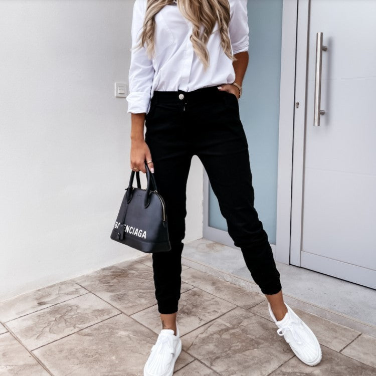 Short élégant à la coupe féminine avec poches