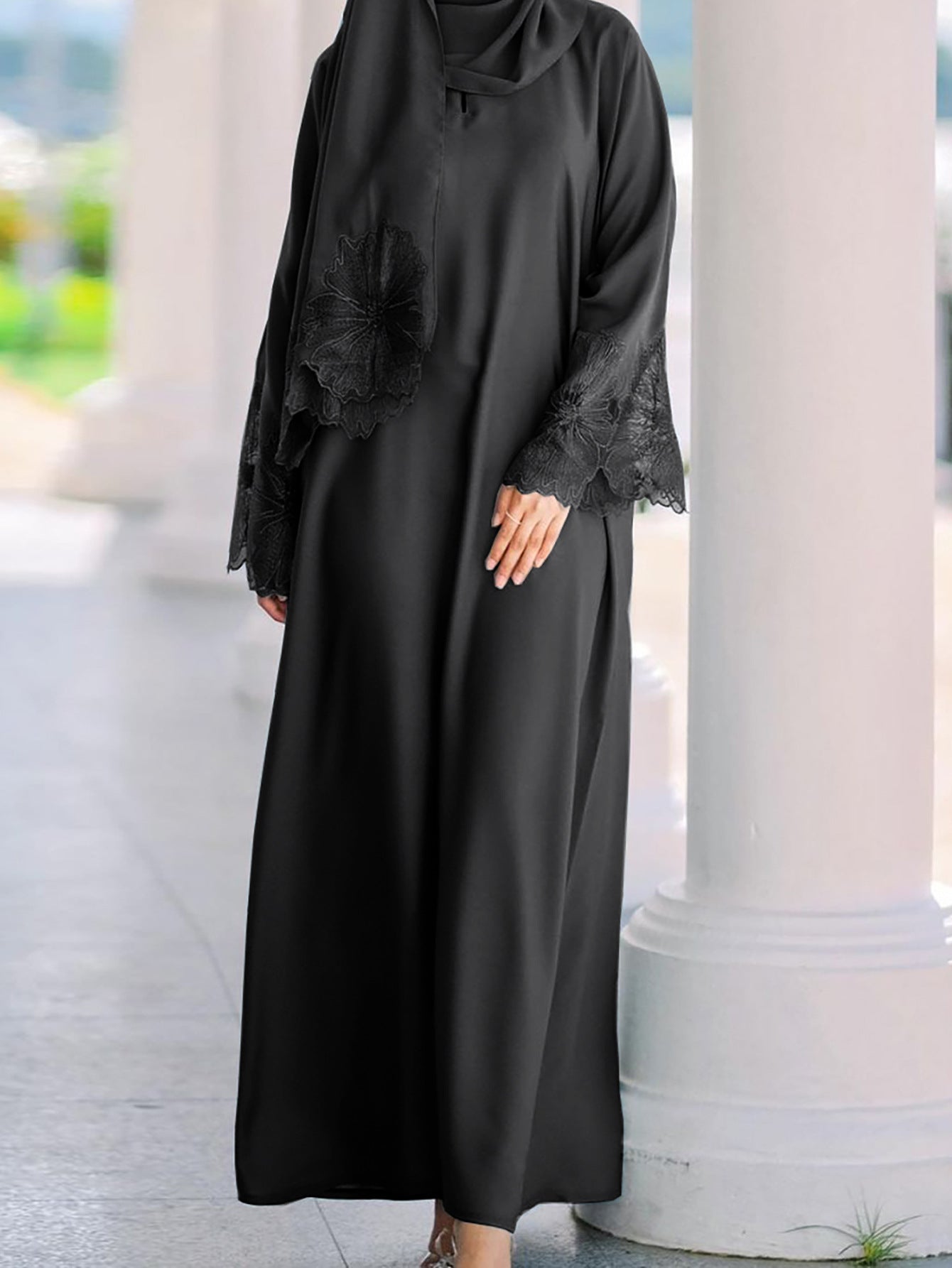 Robe longue élégante en dentelle florale pour femme