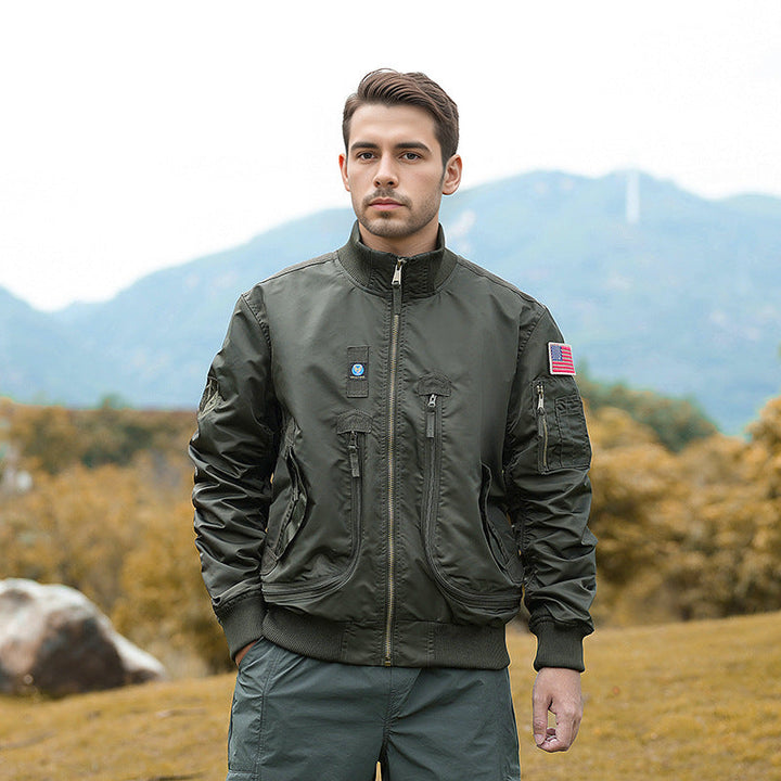 Bomber homme isolé moderne pratique