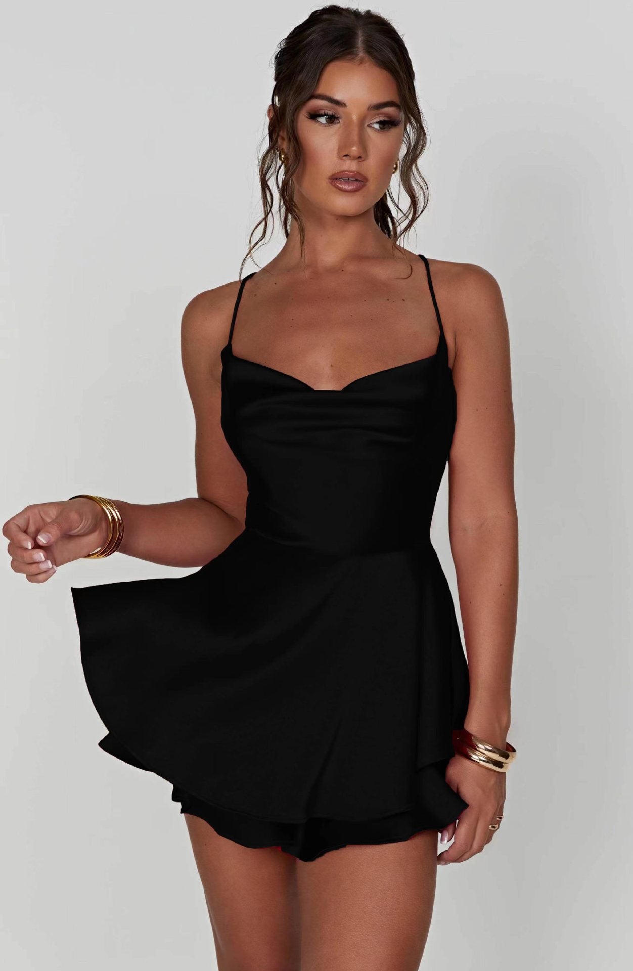 Mini-robe en satin élégante pour femme