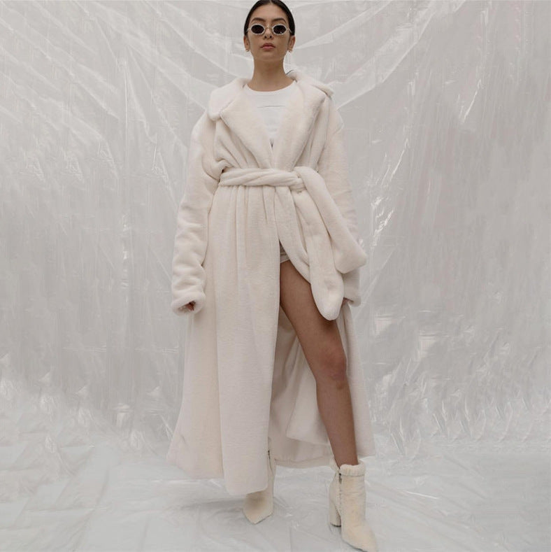 Parka surdimensionné en fausse fourrure avec capuche et détail texturé pour femme