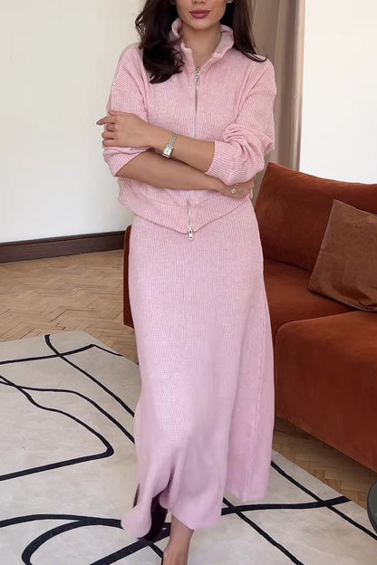 Ensemble deux pièces avec top en maille zippé et jupe longue