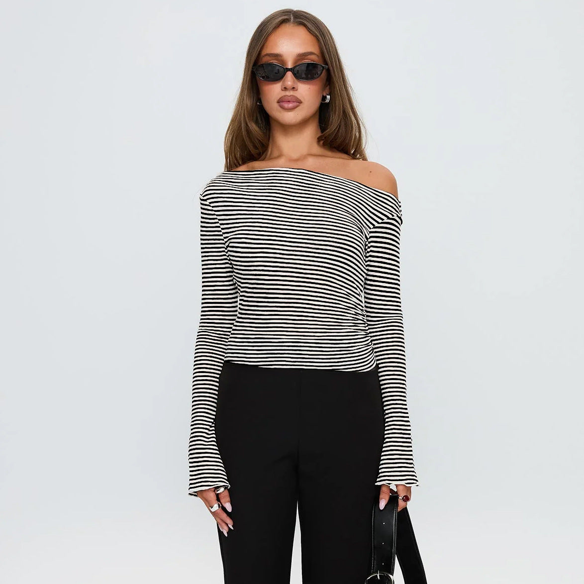 Haut asymétrique à pois pour femme - design moderne