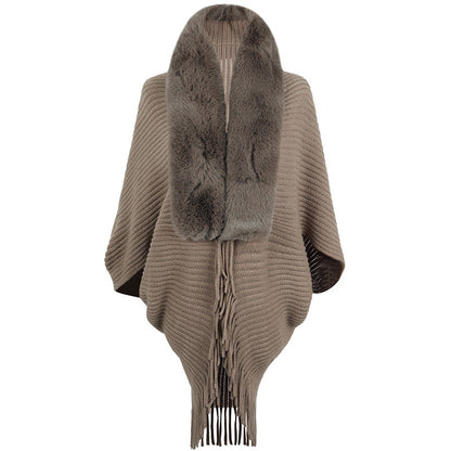 Poncho de luxe tricoté pour femme avec col en fausse fourrure et franges