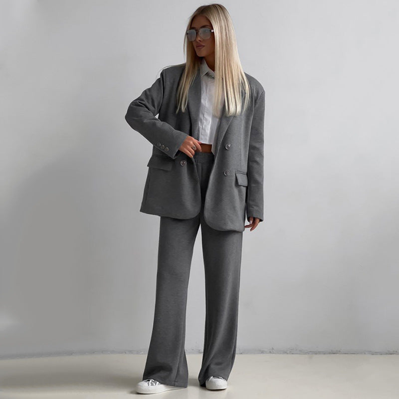 Ensemble deux pièces femme : blazer oversize et pantalon, style moderne et chic