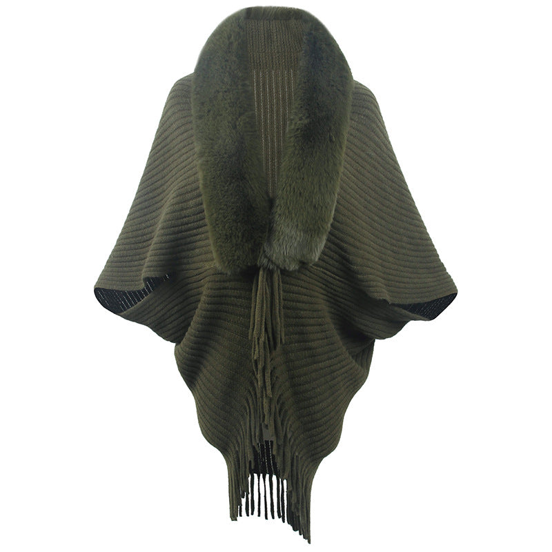 Poncho de luxe tricoté pour femme avec col en fausse fourrure et franges
