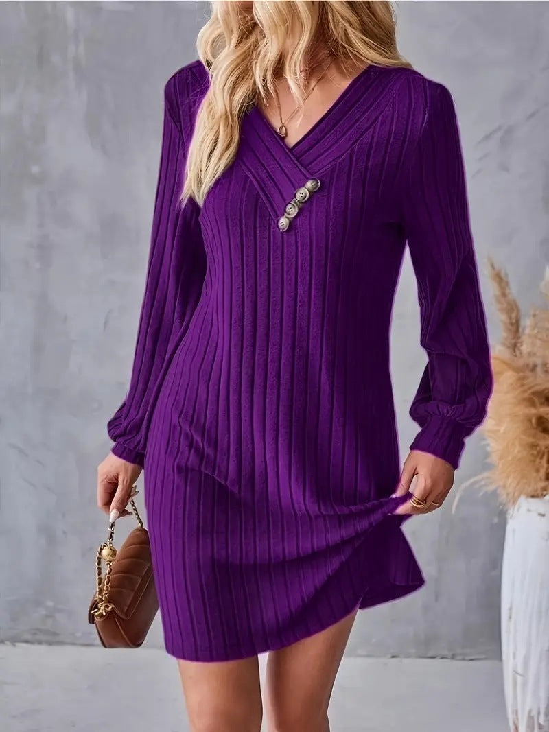 Robe fourreau élégante pour femme avec décolleté en V et boutons décoratifs