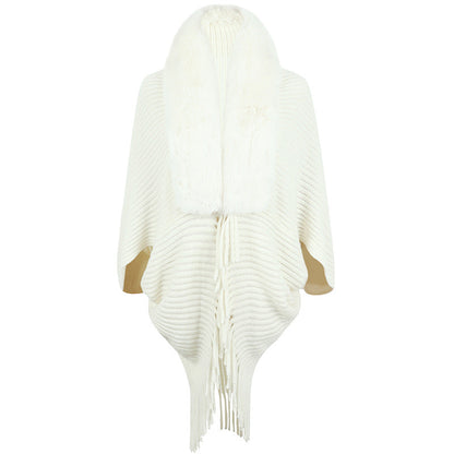 Poncho de luxe tricoté pour femme avec col en fausse fourrure et franges